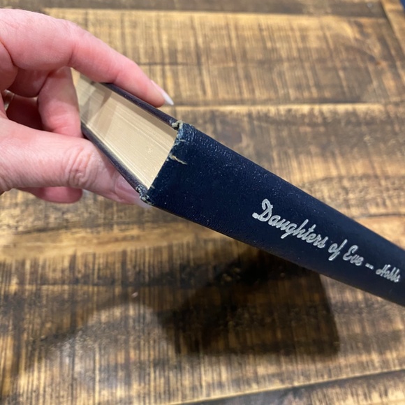 Daughters of Eve by Lottie Beth Hobbs Vintage Book Copyright 1963 - Picture 4 of 15